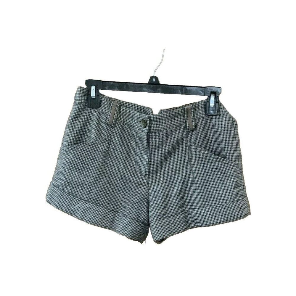 Amass.  Women’s Plaid gray shorts With Pockets Front And Back. Size 2. B21